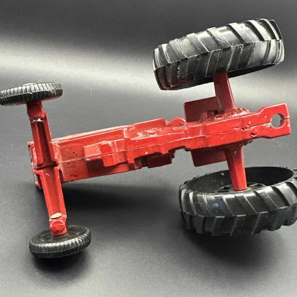 Ertl Red International Harvester IH Tractor Vintage Collectible‎ 5 Inches Long